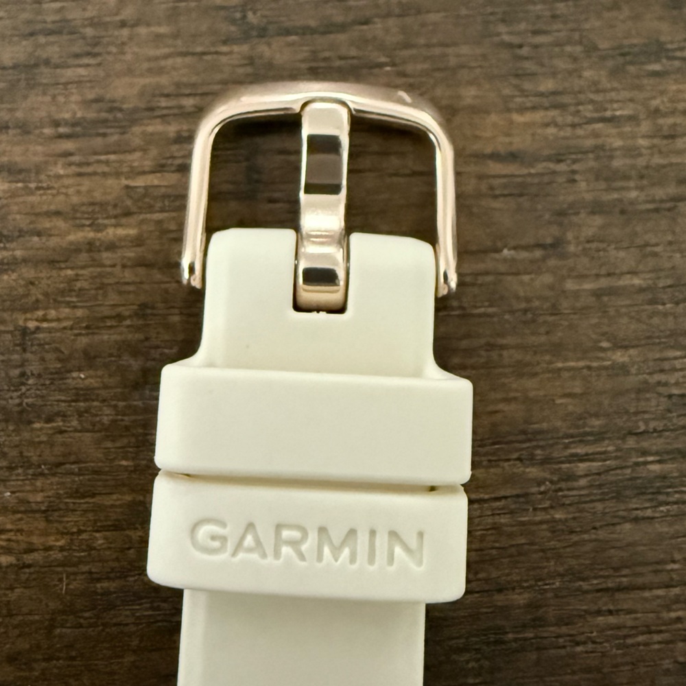 Garmin Lily 2 Classic Smartwatch Cream Gold with Coconut Silicone Band - Picture 6 of 6